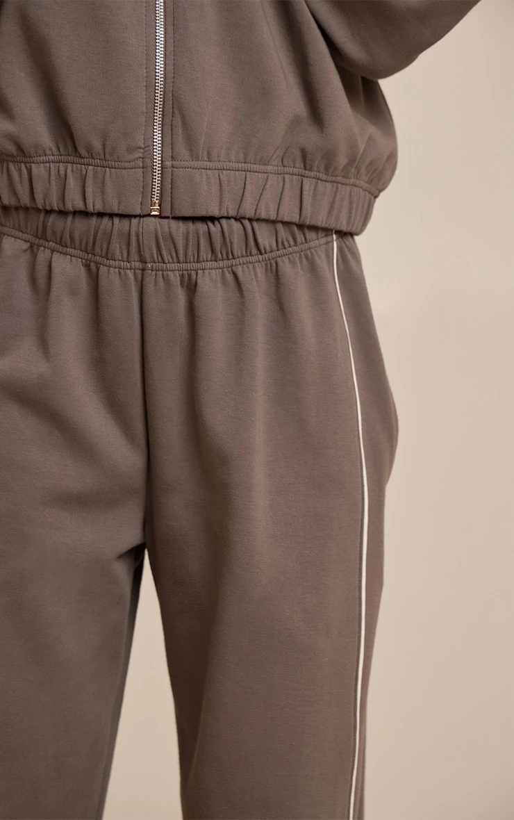 Prettylittlething Charcoal Interlock Contrast Piping Wide Leg Sweatpants 4 Prettylittlething Charcoal Interlock Contrast Piping Wide Leg Sweatpants - Image 4