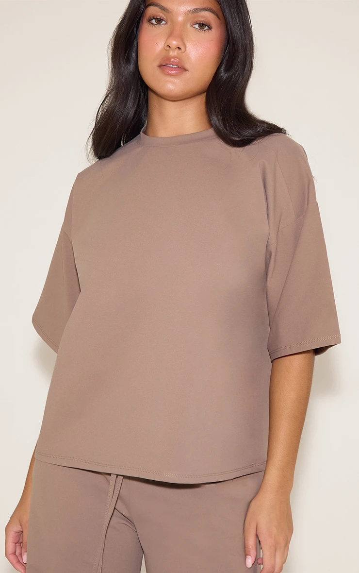 Prettylittlething Chocolate Interlock Crew Neck T-shirt 1 Prettylittlething Chocolate Interlock Crew Neck T-shirt