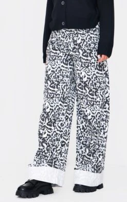 Prettylittlething White And Black Leopard Print Turn Up Hem Wide Leg Jeans 6 Prettylittlething White And Black Leopard Print Turn Up Hem Wide Leg Jeans -Pretty Little Thing Shop 13c2d8683967233b0aa96fb56751a4d405dc7f88 cnj9304 2