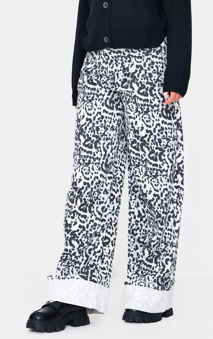 Prettylittlething White And Black Leopard Print Turn Up Hem Wide Leg Jeans 2 Prettylittlething White And Black Leopard Print Turn Up Hem Wide Leg Jeans - Image 2