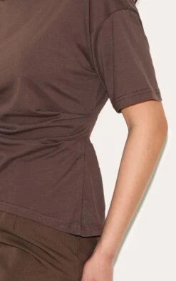 Prettylittlething Chocolate Ruched Side Detail T Shirt 7 Prettylittlething Chocolate Ruched Side Detail T Shirt -Pretty Little Thing Shop 171cbc29808d838fbd91c90818367a587f77d4aa CNM6827 4 chocolate ruched side detail t shirt