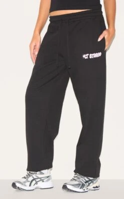PRETTYLITTLETHING Black Premium Studio Print Cuffed Sweatpants 6 PRETTYLITTLETHING Black Premium Studio Print Cuffed Sweatpants -Pretty Little Thing Shop 21c9c20baae4c35948dd75dda9a1e12543628be7 cnk2775 2