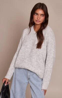 Light Grey V Neck Rib Detail Sweater -Pretty Little Thing Shop 24cb10d15c90e742d358af7db5408142fff0b4ff CNN9687 4 light grey v neck rib detail jumper