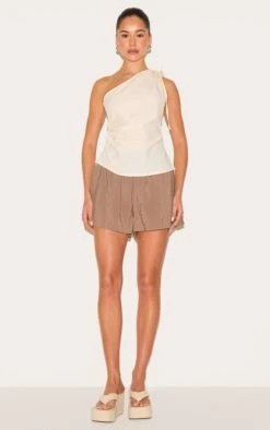 Prettylittlething Beige Lightweight Woven Ruched Asymmetric Long Top -Pretty Little Thing Shop 253db3477a5405535a00399f98d40f013759dffd CNM4650 3 beige lightweight woven ruched asymmetric long top
