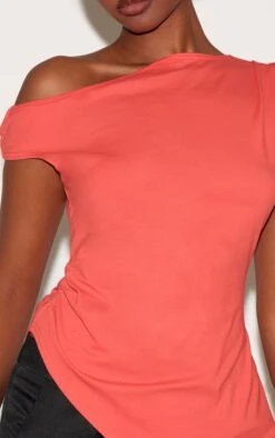 Prettylittlething Red Asymmetric Shoulder Extreme Longline Top -Pretty Little Thing Shop 2dbf2fa022b7facf410e4b0c0f50fe699507b68f CNM9066 4 red asymmetric shoulder extreme longline top