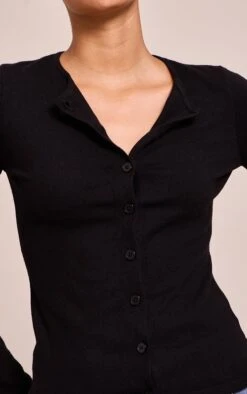 Prettylittlething Black Button Through Fine Knit Cardigan -Pretty Little Thing Shop 3287b107ee3cc0689d638655836bc57581b47cfc CNN6357 4 black button through fine knit cardigan