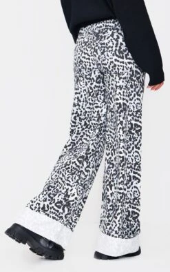 Prettylittlething White And Black Leopard Print Turn Up Hem Wide Leg Jeans 7 Prettylittlething White And Black Leopard Print Turn Up Hem Wide Leg Jeans -Pretty Little Thing Shop 33d5d10adbae9e792706b14064f5d2783e075ed4 cnj9304 3