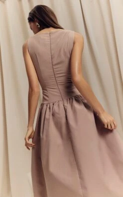 Prettylittlething Taupe Dropped Waist Midaxi Dress 7 Prettylittlething Taupe Dropped Waist Midaxi Dress -Pretty Little Thing Shop 3a0002123a5ecbb4314b82b4d0fe3c443682b189 CNM2909 3 taupe dropped waist midaxi dress