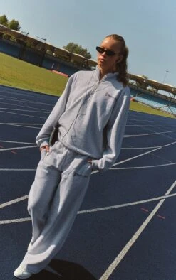 Ash Grey Sports Club Straight Leg Sweatpants 8 Ash Grey Sports Club Straight Leg Sweatpants -Pretty Little Thing Shop 3a5cb9a2efd942cb4ba9c443c4eecbd429e00914 CNO1266 4 ash grey sports club straight leg sweatpants