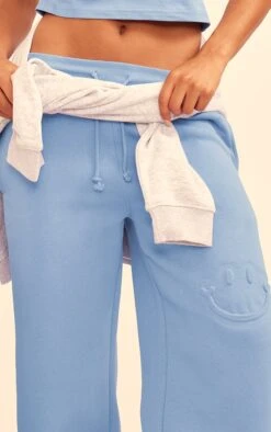 Prettylittlething Steel Blue Smile Embossed Wide Leg Sweatpants -Pretty Little Thing Shop 3cfee9b89989e8cde24037fd3e21602c21432d97 cnj5692 4