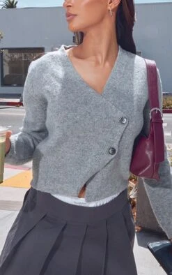 Prettylittlething Grey Knit Asymmetric Button Cardigan 8 Prettylittlething Grey Knit Asymmetric Button Cardigan -Pretty Little Thing Shop 3ea489c063419500d029a7f71cf24ea14e1549d8 CNL6096 4 grey knit asymmetric button cardigan