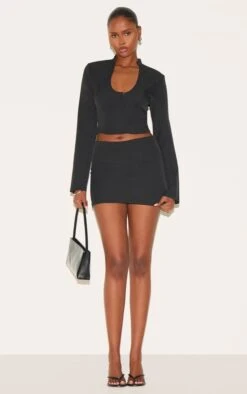 Prettylittlething Black Plunge Scoop Neck Shirt -Pretty Little Thing Shop 4251ecfacd0968d6e95f71417500f88a8355a6c3 CNL7496 3 black plunge scoop neck shirt