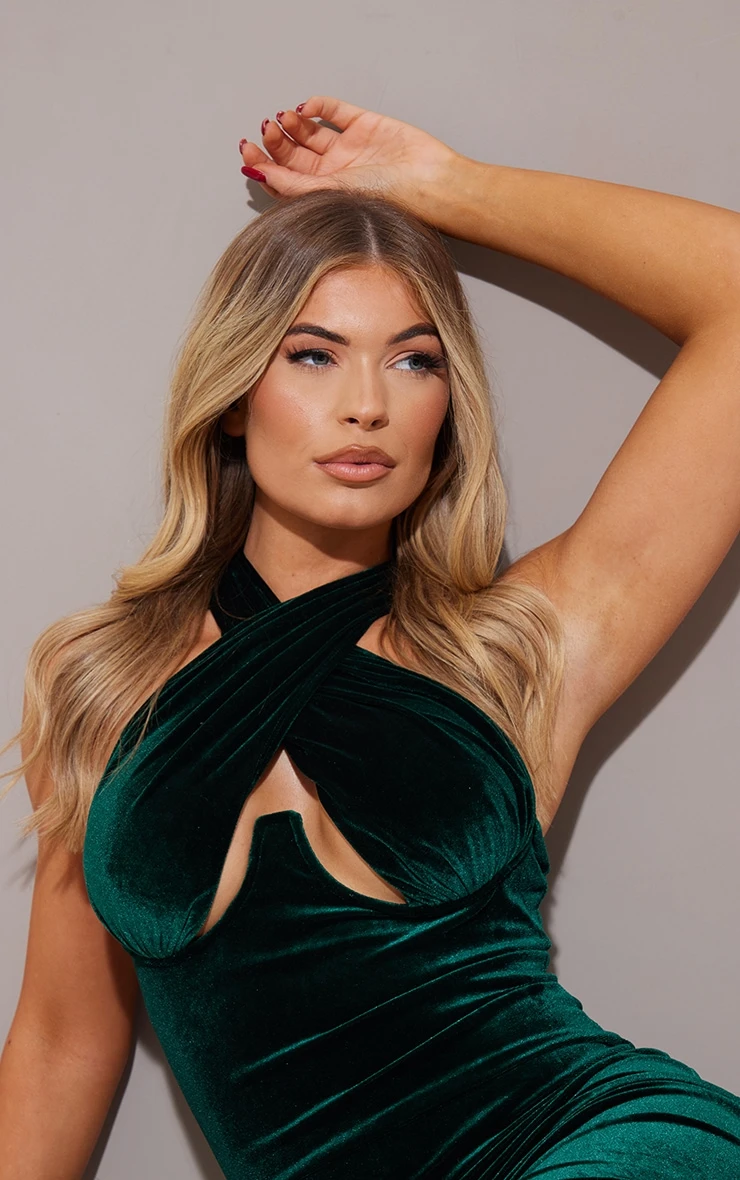 Prettylittlething Emerald Green Velvet Underwired Cross Front Midi Dress 4 Prettylittlething Emerald Green Velvet Underwired Cross Front Midi Dress - Image 4