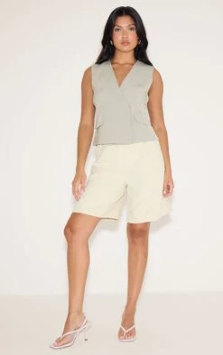 Prettylittlething Sage Woven Pocket Detail Plunge Vest -Pretty Little Thing Shop 4891f42d5b46036c4388fef1635d402462ac6aea CNN6806 3 sage woven pocket detail plunge waistcoat