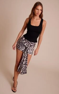 Prettylittlething Black Printed Slinky Knot Detail Mini Skirt -Pretty Little Thing Shop 4b3b8cbb692f8e661d0ffe00508a01a5279825ea CNO4141 4 black printed slinky knot detail mini skirt