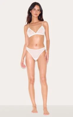 Prettylittlething White Mesh Basic Triangle Bra -Pretty Little Thing Shop 4fdfe27bfe385592fc97321941d8debf7d5975c7 CNL2425 3 white mesh basic triangle bra