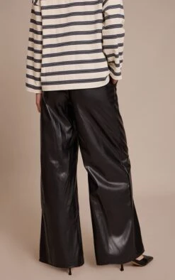 Prettylittlething Black Pleated Faux Leather Pants 7 Prettylittlething Black Pleated Faux Leather Pants -Pretty Little Thing Shop 53a917f51d7ee3b1c541d5f05abd8face074572c CNO4774 3 black pleated faux leather trousers