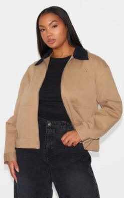Prettylittlething Plus Beige Contrast Collar Pocket Detail Trucker Jacket -Pretty Little Thing Shop 5a8706a62844827edba2191a2e4befeef4c1a687 cnl6373 3
