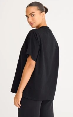 Prettylittlething Black Cotton Basic Oversized T-shirt -Pretty Little Thing Shop 5d645611a398d51dec9d9c50eaba140b4cd16f8d CNM2316 2