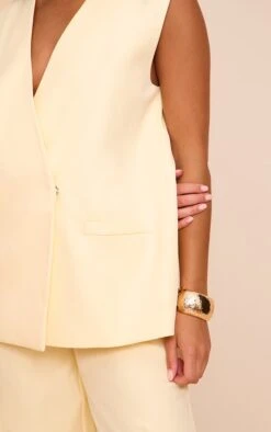 Prettylittlething Butter Yellow Woven Collarless Oversized Shoulder Pad Vest -Pretty Little Thing Shop 606071f5bf2eda47de7c3d95330651895fe01dbc CNN7451 4 butter yellow woven collarless oversized shoulder pad waistcoat