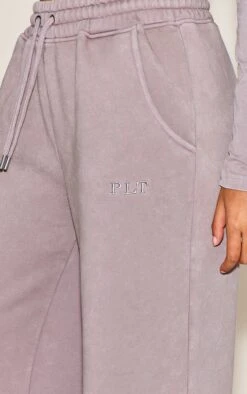 Charcoal Oversized Washed Wide Leg Sweatpants -Pretty Little Thing Shop 60e3a0c437d51848ea3225e289a7f54ac28fbc3e CNO2604 4 charcoal oversized washed wide leg joggers