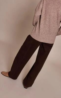 Chocolate Seam Detail Low Rise Barrel Jeans -Pretty Little Thing Shop 62481237d0e3b0b2993fa3d0b516b33cb8fd3fc8 CNN9140 3 chocolate seam detail low rise barrel jeans