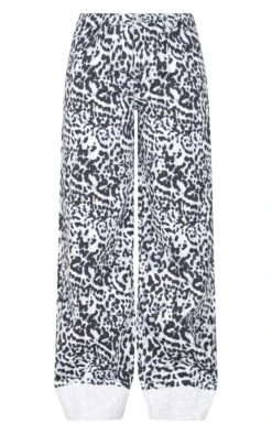 Prettylittlething White And Black Leopard Print Turn Up Hem Wide Leg Jeans 9 Prettylittlething White And Black Leopard Print Turn Up Hem Wide Leg Jeans -Pretty Little Thing Shop 6c58b19fe262915c0d61627f74901a0795986dc0 cnj9304 5