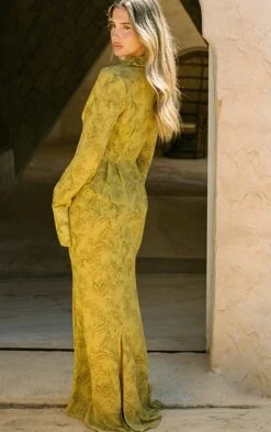 Prettylittlething Chartreuse Abstract Print Chiffon Fishtail Maxi Skirt -Pretty Little Thing Shop 774b328eb416854e488ab90069071c3345ccd40f CNN4380 2 chartreuse abstract print chiffon fishtail maxi skirt