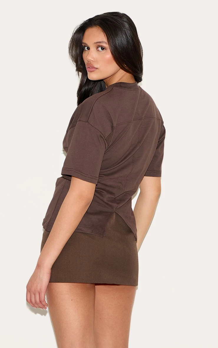 Prettylittlething Chocolate Ruched Side Detail T Shirt 2 Prettylittlething Chocolate Ruched Side Detail T Shirt - Image 2