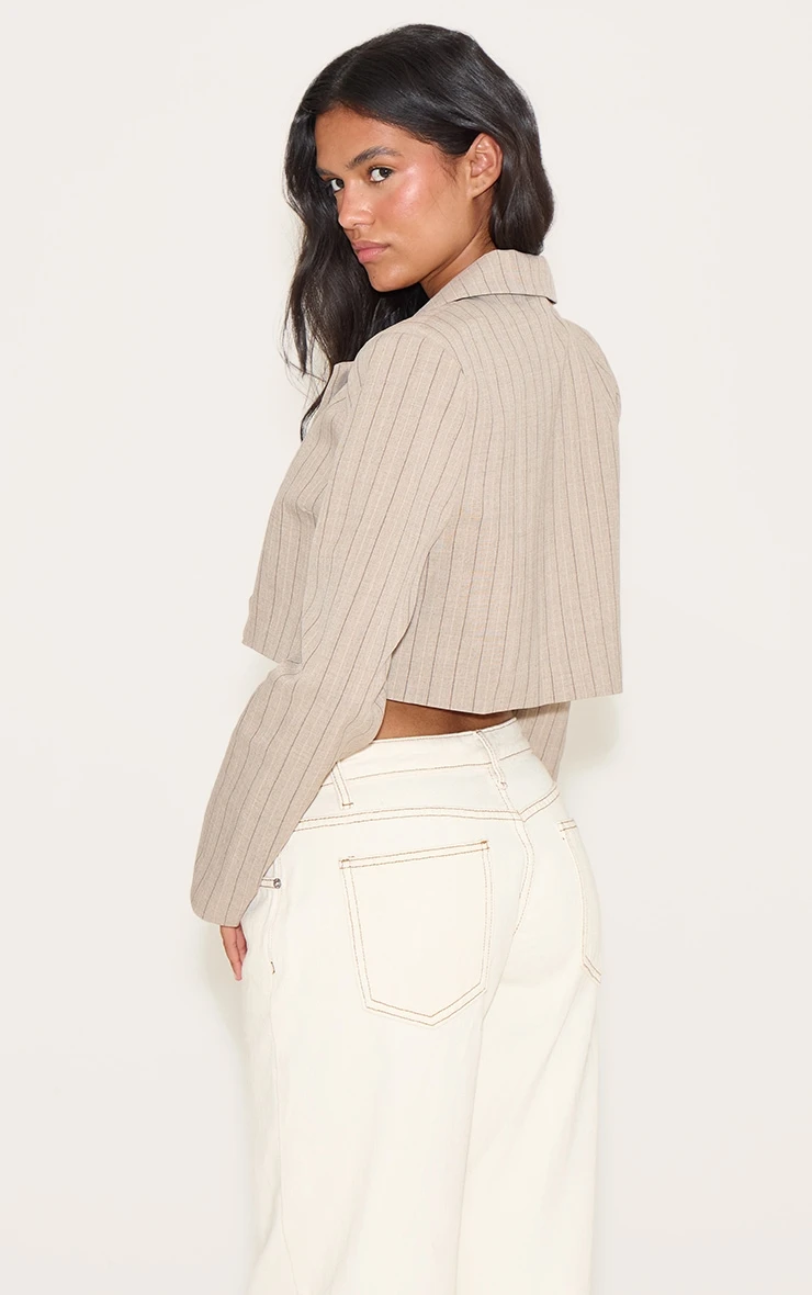 Prettylittlething Taupe Boxy Cropped Blazer 2 Prettylittlething Taupe Boxy Cropped Blazer - Image 2
