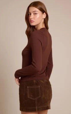 Prettylittlething Chocolate Rib V Neck Long Sleeve Top -Pretty Little Thing Shop 7adb474fd64f39a94d2ada37149005e3fd84ea62 CNO5842 2 chocolate rib v neck long sleeve top