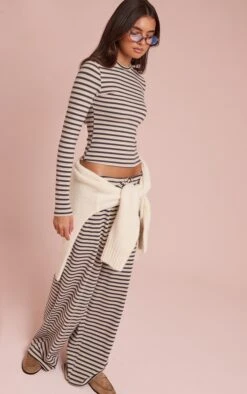 Prettylittlething Brown Striped Soft Fleece Long Sleeve Top -Pretty Little Thing Shop 821f7b796f6a1ffea6f1412c712400eedde4c1f1 CNO8328 3 brown striped soft fleece long sleeve top