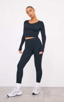 Prettylittlething Black Structured Snatched Ribbed Round Neck Long Sleeve Crop Top -Pretty Little Thing Shop 8454b6101789c5a243a5c57471e32017fac8f471 cmv3165 3