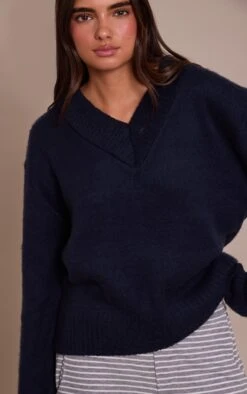 Prettylittlething Navy Brushed Laguna Knit V Neck Sweater -Pretty Little Thing Shop 91242ffdd39ce6c86e767fd40e57eba50d68282e CNO9308 4 navy brushed laguna knit v neck jumper