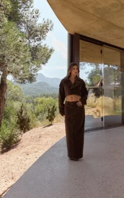 Brown Faux Suede Cropped Trench 8 Brown Faux Suede Cropped Trench -Pretty Little Thing Shop 972c7fceacce71a991668b67ac69adb072ee8304 CNO0652 3 brown faux suede cropped trench