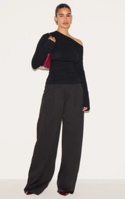 Prettylittlething Black Asymmetric Ruched Flared Sleeve Long Top 7 Prettylittlething Black Asymmetric Ruched Flared Sleeve Long Top -Pretty Little Thing Shop 9b90b010c3b8ff869a2d8c32695804b18e4386ec CNM3766 3 black asymmetric ruched flared sleeve long top