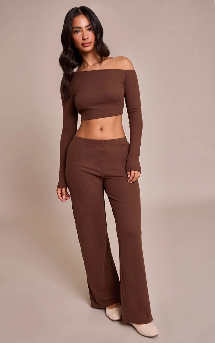 Prettylittlething Petite Chocolate Straight Leg Leggings 1 Prettylittlething Petite Chocolate Straight Leg Leggings