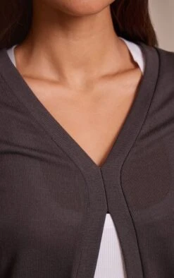 Prettylittlething Charcoal Rib V Neck Long Sleeve Top -Pretty Little Thing Shop 9f156f6de73b2a30a1544f8edf91f0c44b04f0da CNO5864 4 charcoal rib v neck long sleeve top