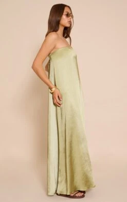 Prettylittlething Green Textured Satin Bandeau Column Dress -Pretty Little Thing Shop a46e05aab05f4cbceae0460864c9caf78d9c1e39 CNN3507 3 green textured sarin bandeau column dress