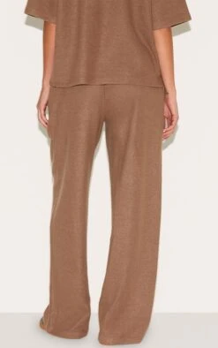 Prettylittlething Deep Taupe Soft Touch Wide Leg Sweatpants -Pretty Little Thing Shop a68b09be6a33300480b3942063543aa10f3e4e93 CNM3644 3 deep taupe soft touch wide leg joggers
