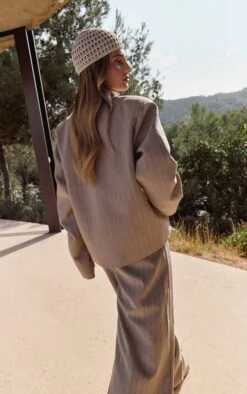 Front Page -Pretty Little Thing Shop abf46b9a519e450b21406a35738700438af706a6 CNO2406 2 taupe pinstripe boxy blazer