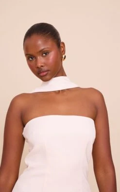 Prettylittlething Butter Cream Woven Scarf Detail Bandeau Shift Dress -Pretty Little Thing Shop c2b52fc6a94aedbaa64ee2bc4663a14247958ca5 CNN7385 4 butter cream woven scarf detail bandeau shift dress