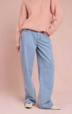 Prettylittlething Light Blue Mid Rise Straight Leg Jeans -Pretty Little Thing Shop c2fbc51921a05469989a3e0712f7ea38f6c6f7b7 CNM0603 2 light blue mid rise straight leg jeans
