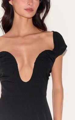 Prettylittlething Black Woven Plunge Straight Leg Jumpsuit -Pretty Little Thing Shop c7421cb215517ed6835c1cdeb99382354168a4a4 CNL9262 4 black woven plunge straight leg jumpsuit