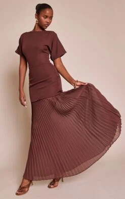 Prettylittlething Chocolate Satin Back Tie Pleated Hem Maxi Dress -Pretty Little Thing Shop c8b3a28ec696559dc9637ca2270893bdef54aafb cno3226 3 chocolate satin back tie pleated hem maxi dress