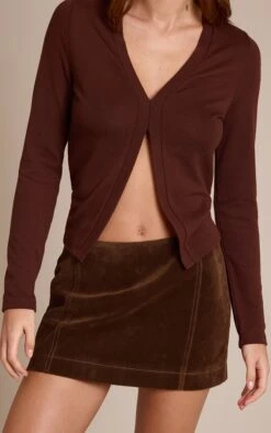 Prettylittlething Chocolate Rib V Neck Long Sleeve Top -Pretty Little Thing Shop c95695b361731fd9984bdb0f93249eb0e26b3885 CNO5842 4 chocolate rib v neck long sleeve top