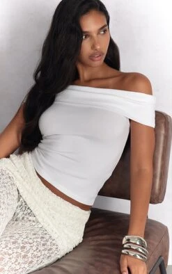 Prettylittlething White Lace Fold Over Capri's -Pretty Little Thing Shop cdc09e93968d43ca54d04d992fe73613ff38d4d7 CNO5227 4 white lace fold over capri s