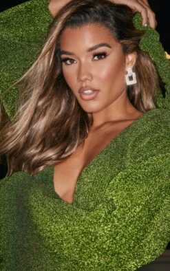 Prettylittlething Green Glitter Plisse Flare Sleeve Plunge Romper -Pretty Little Thing Shop cfde6dcfeff122eceac81ce27c62cbe9ed4db1fd cmu4581 4