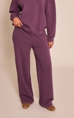 Prettylittlething Plum 350 GSM Interlock Wide Leg Sweatpants -Pretty Little Thing Shop d352740913e97c5b37a51058212d45ac9d808432 CNO9288 3 plum 350 gsm interlock wide leg joggers