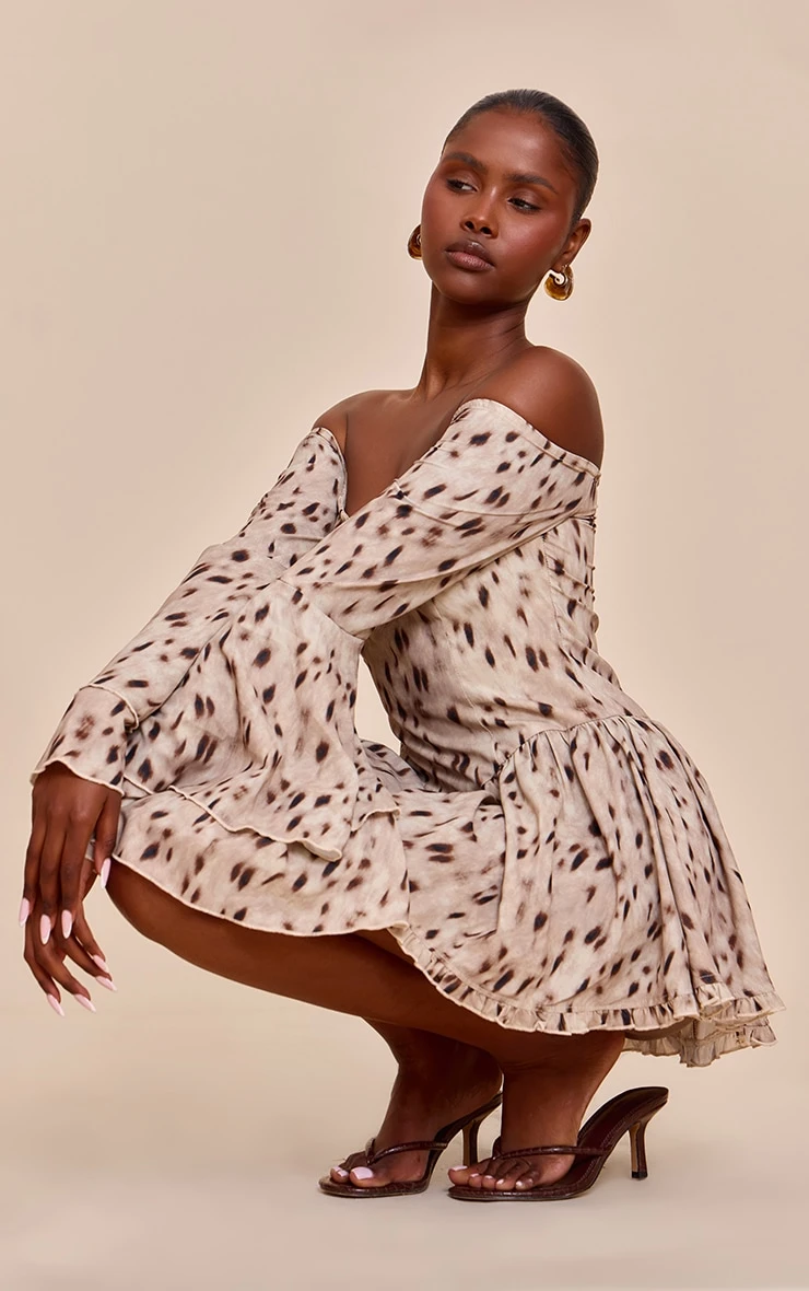 Prettylittlething Brown Abstract Print Bardot Flare Sleeve Romper 4 Prettylittlething Brown Abstract Print Bardot Flare Sleeve Romper - Image 4